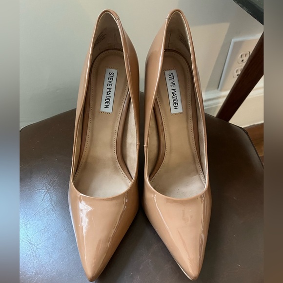 Steve Madden Nude Patent Leather Pump - size 9 US - Picture 4 of 5